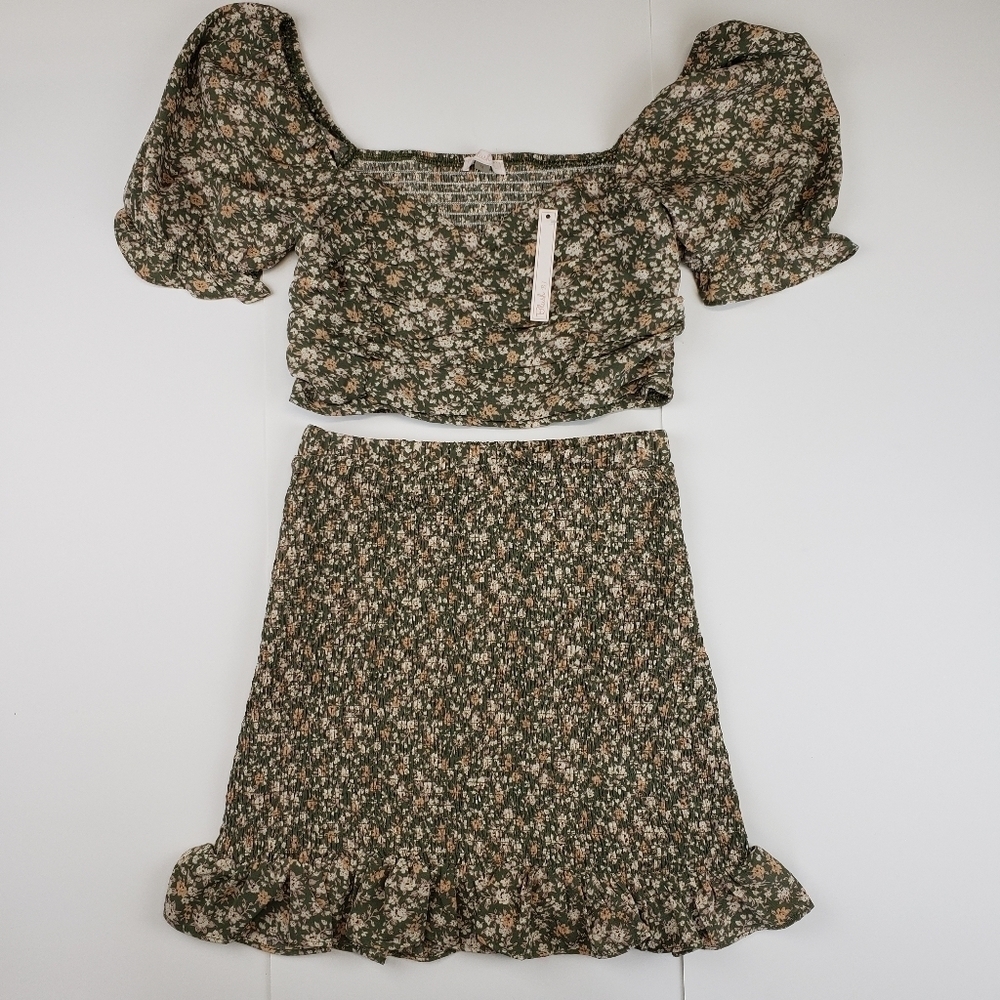 Blush floral 2 piece set crop top smocking skirt size medium
